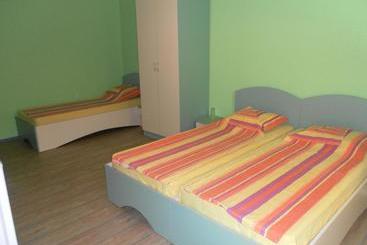 پانسیون Villa Mari Guest Rooms
