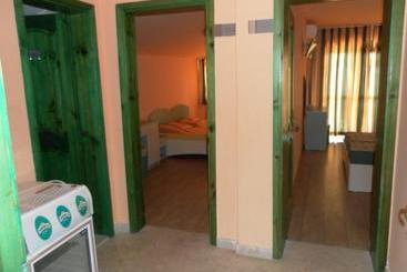 پانسیون Villa Mari Guest Rooms