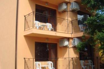 پانسیون Villa Mari Guest Rooms