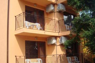 پانسیون Villa Mari Guest Rooms