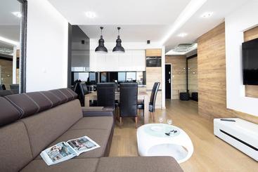 هتل Poznan Apartments Towarowa