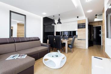 هتل Poznan Apartments Towarowa