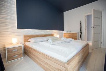هتل Poznan Apartments Towarowa