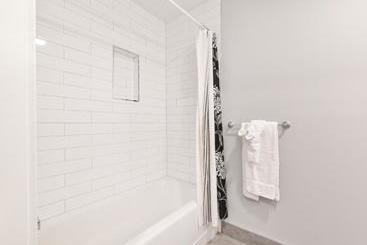 هتل Global Luxury Suites Longwood Medical