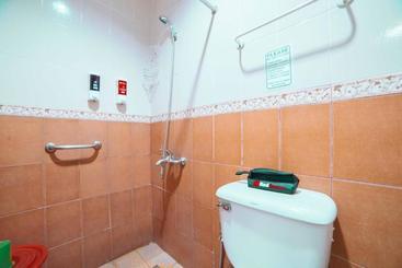 هتل Reddoorz At La Casa Guesthouse Former Reddoorz At Tamarind Street Angeles City