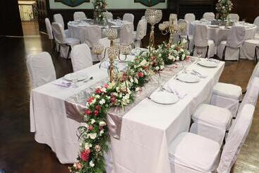 Zen Rooms Camelot Hotel Qc