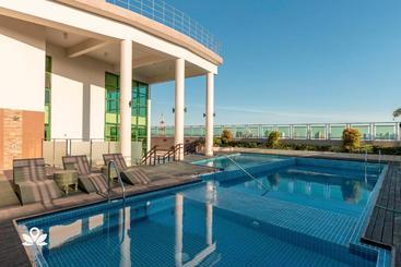 هتل Zen Rooms Symphony Timog Ave Qc