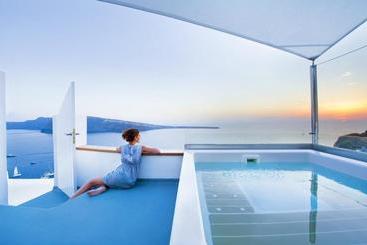 Hyperion Oia Suites