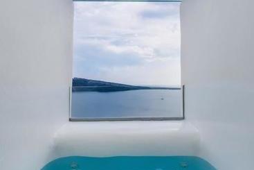 Hyperion Oia Suites