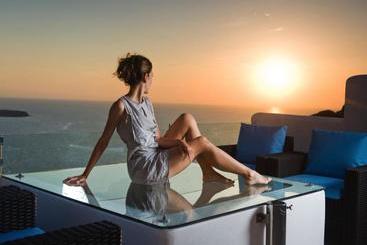 Hyperion Oia Suites