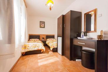 پانسیون Rooms Molabeciri