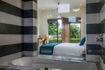 مبيت وإفطار Corbett Panorama Resort