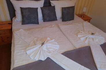 Хостел Altstadtcafé Und Pension