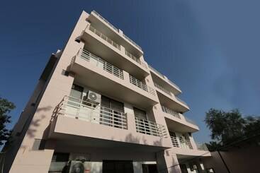 酒店 Oyo 16562 Flagship Sector 11