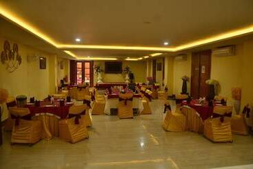 酒店 Sterling Banquet And