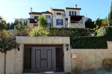 Жильё для туристов Villa Marina Luxury Villa With Private Pool