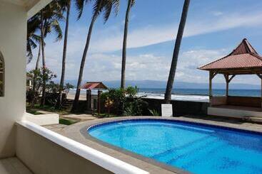 Bed and Breakfast 77 Sunset Plaza