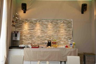 مسافرخانه Linate Residence