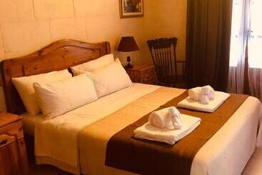 مسافرخانه Narcisa Farmhouse B&b