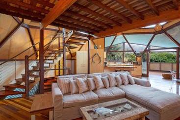 簡易ホテル The Dome House