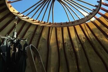 فندق فئة نجمة واحدة Yurt Luxury & Bathouse