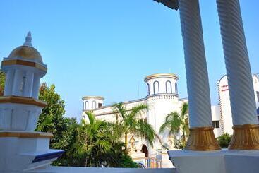 Отель Chola Heritage Resort