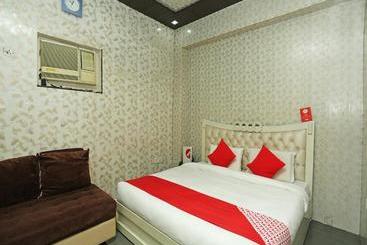 ホテル Oyo 18530 Rest Inn