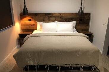آپارتمانهای توریستها Timber Door Luxury Accommodation Geelong