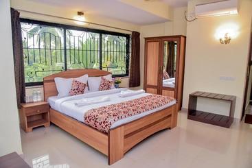 Отель Candolim Grande