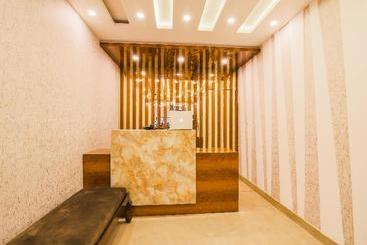 Отель Colleins Holiday Homes By Oyo Rooms