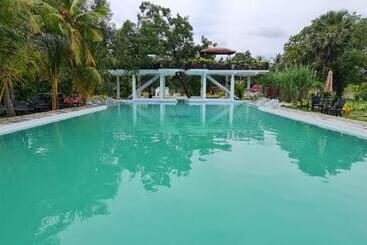 酒店 Lucky Beach Resort