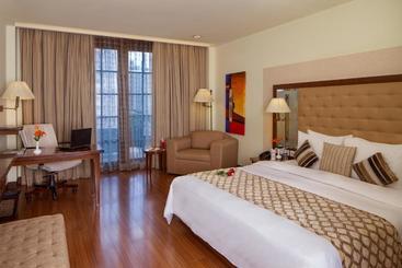 استراحتگاه Dlf City Club 5