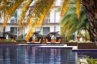 هتل Nadi Bay Resort And Spa Fiji