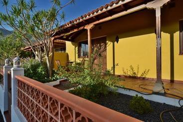Casas Rurales Tola