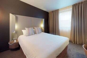 هتل Campanile Fontainebleau