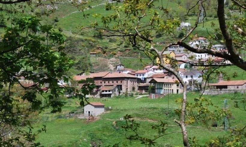 فندق فئة نجمة واحدة Hosteria Del Huerna