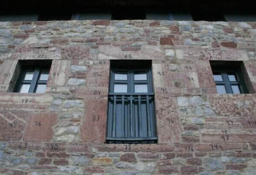 فندق فئة نجمة واحدة Hosteria Del Huerna