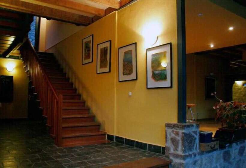 فندق فئة نجمة واحدة Hosteria Del Huerna