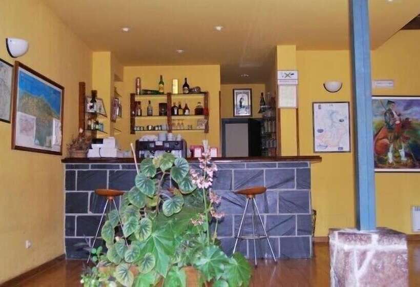 فندق فئة نجمة واحدة Hosteria Del Huerna