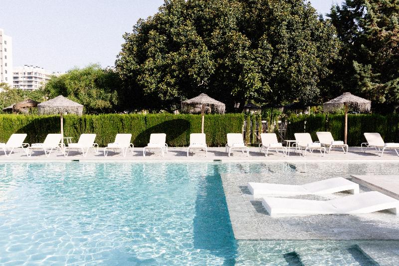 Отель Almirante