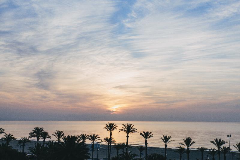 Отель Almirante