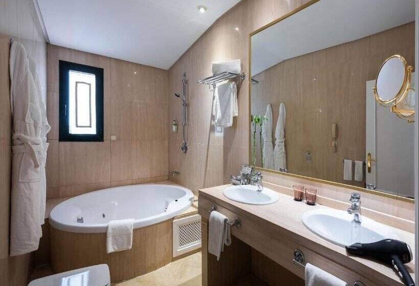 هتل AZZ Merida Medea