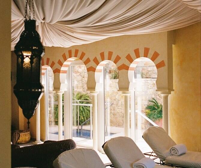 호텔 Bon Sol Resort & Spa