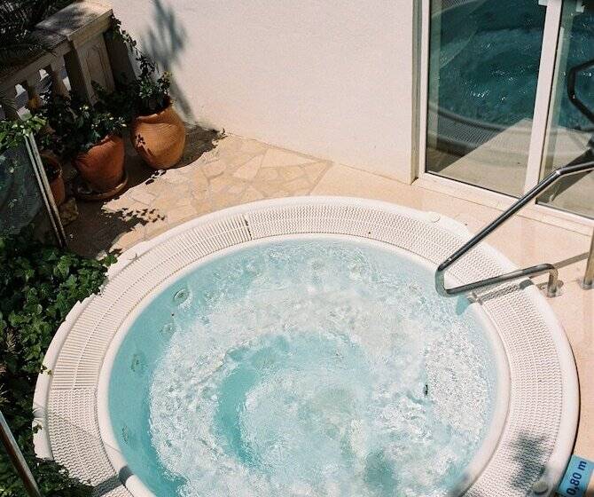 호텔 Bon Sol Resort & Spa