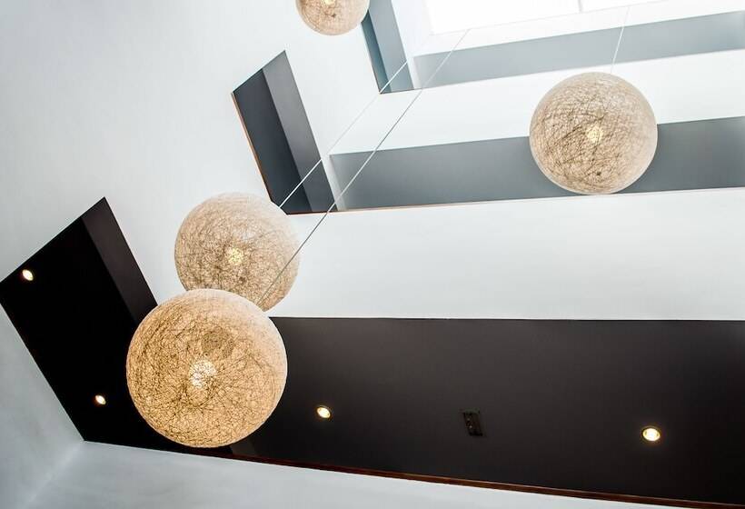 هتل Bq Sarah Adults Only