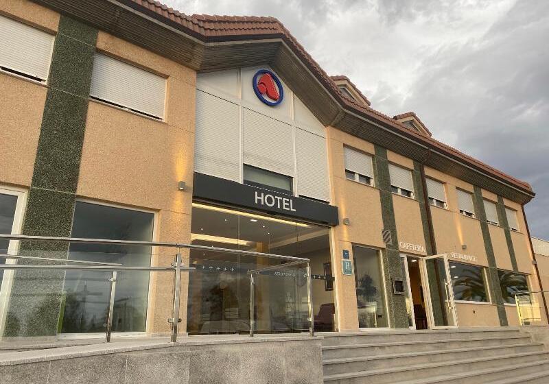 هتل Arias Aeropuerto