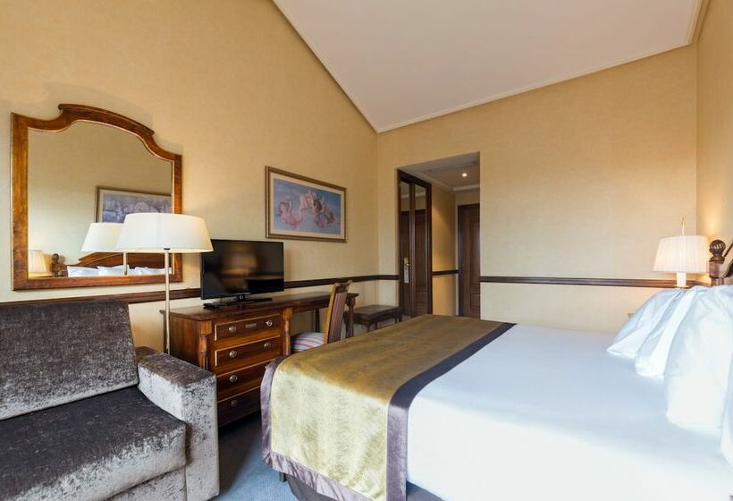 فندق Exe Reina Isabel