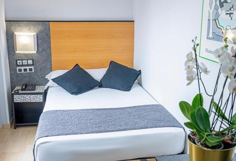 Отель Faranda Express Pathos Gijón