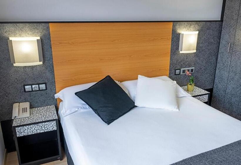 Отель Faranda Express Pathos Gijón