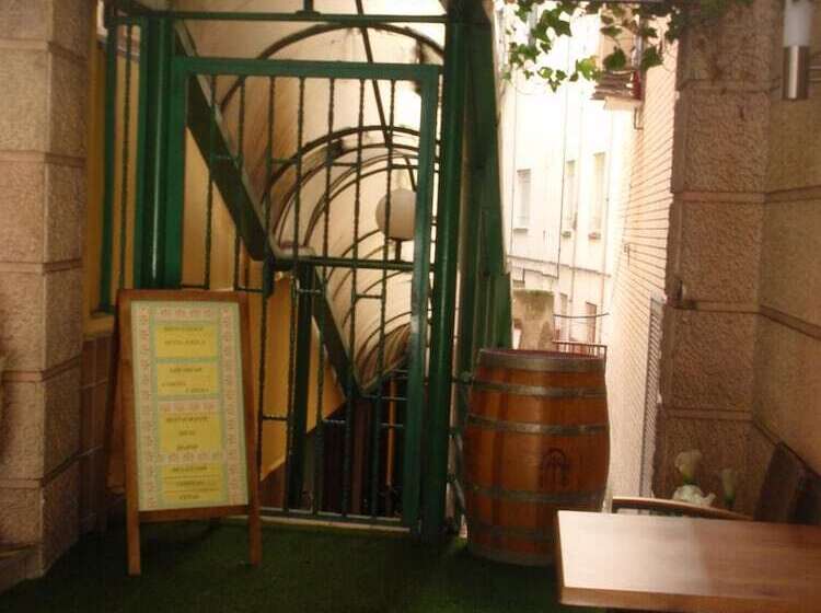 ホテル Favila Oviedo